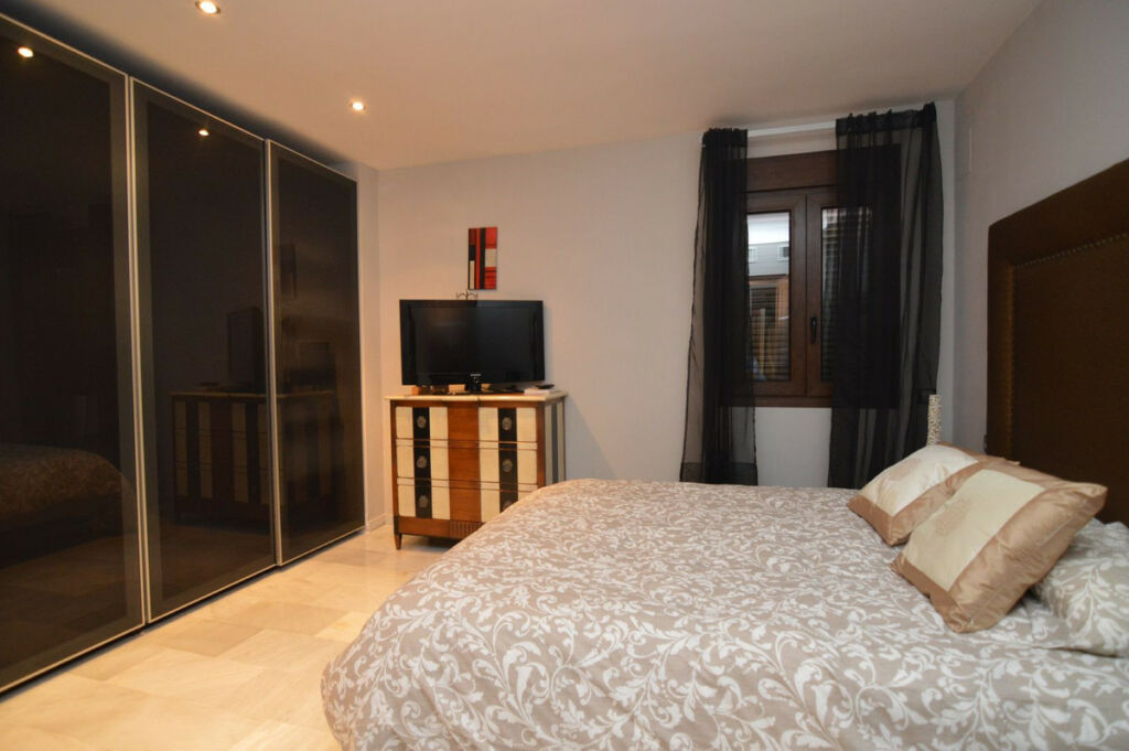 Middle Floor Apartment Puerto Banús Málaga - image 15