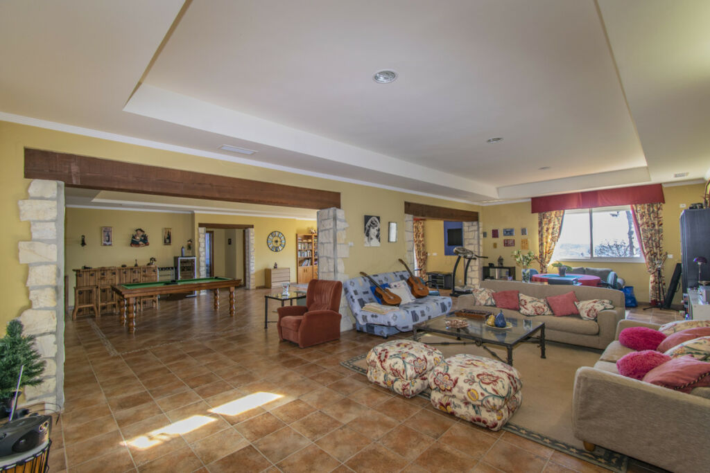 Detached Villa Estepona Málaga - image 15