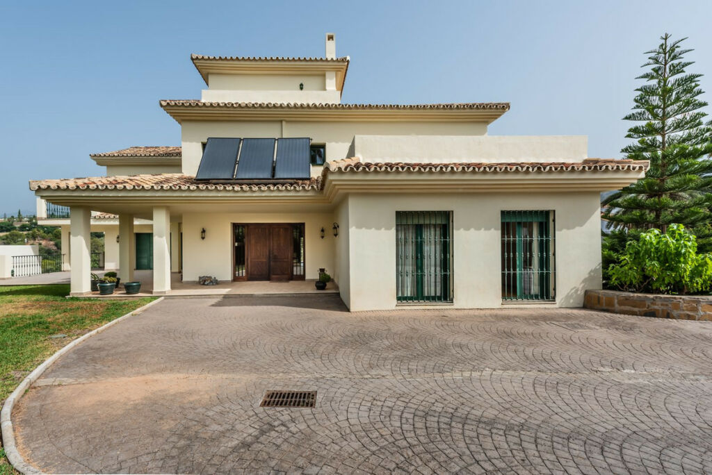 Detached Villa Marbella Málaga - image 16