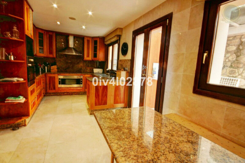 Detached Villa Benalmadena Pueblo Málaga - image 16