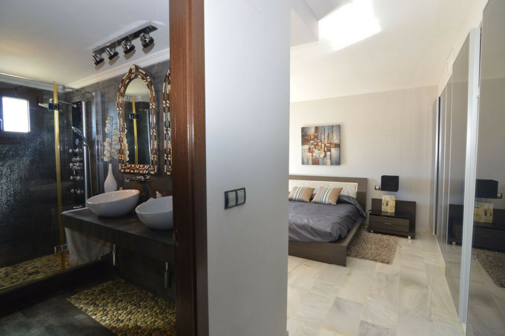 Middle Floor Apartment Puerto Banús Málaga - image 17
