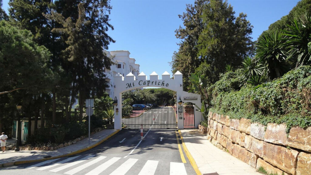 Middle Floor Apartment Calahonda Málaga - image 18