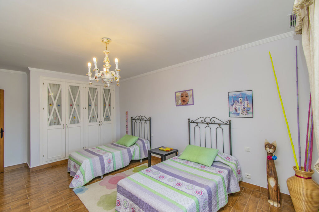 Detached Villa Estepona Málaga - image 18