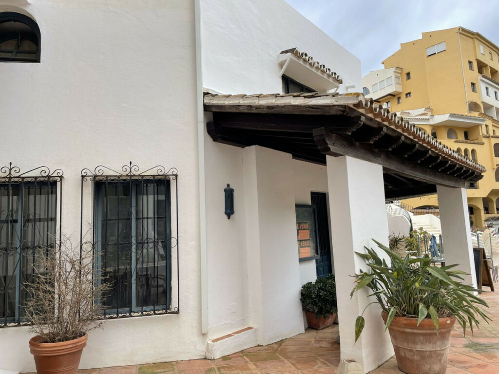 Shop Puerto de Cabopino Málaga - image 18