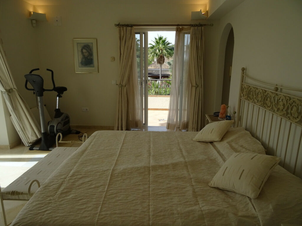 Detached Villa Sotogrande Alto Cádiz - image 18