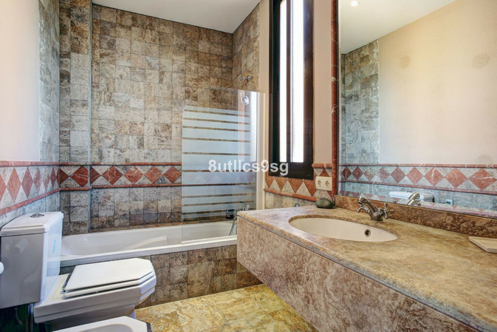 Middle Floor Apartment Estepona Málaga - image 8