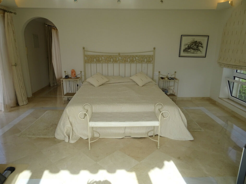 Detached Villa Sotogrande Alto Cádiz - image 19