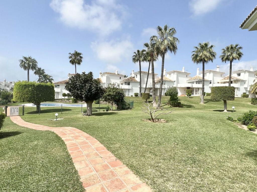 Middle Floor Apartment Calahonda Málaga - image 18