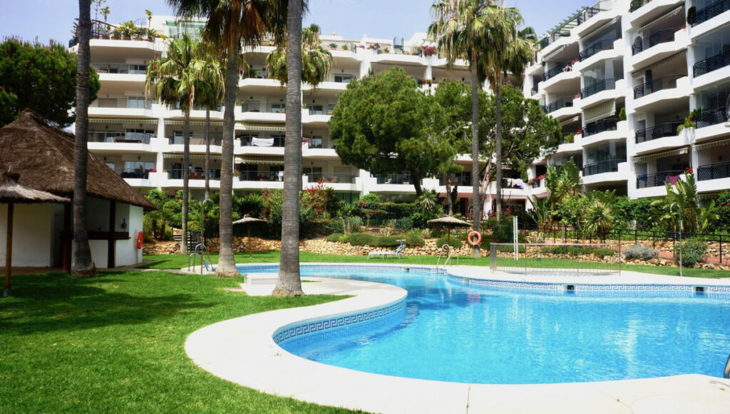 Middle Floor Apartment Calahonda Málaga - image 19