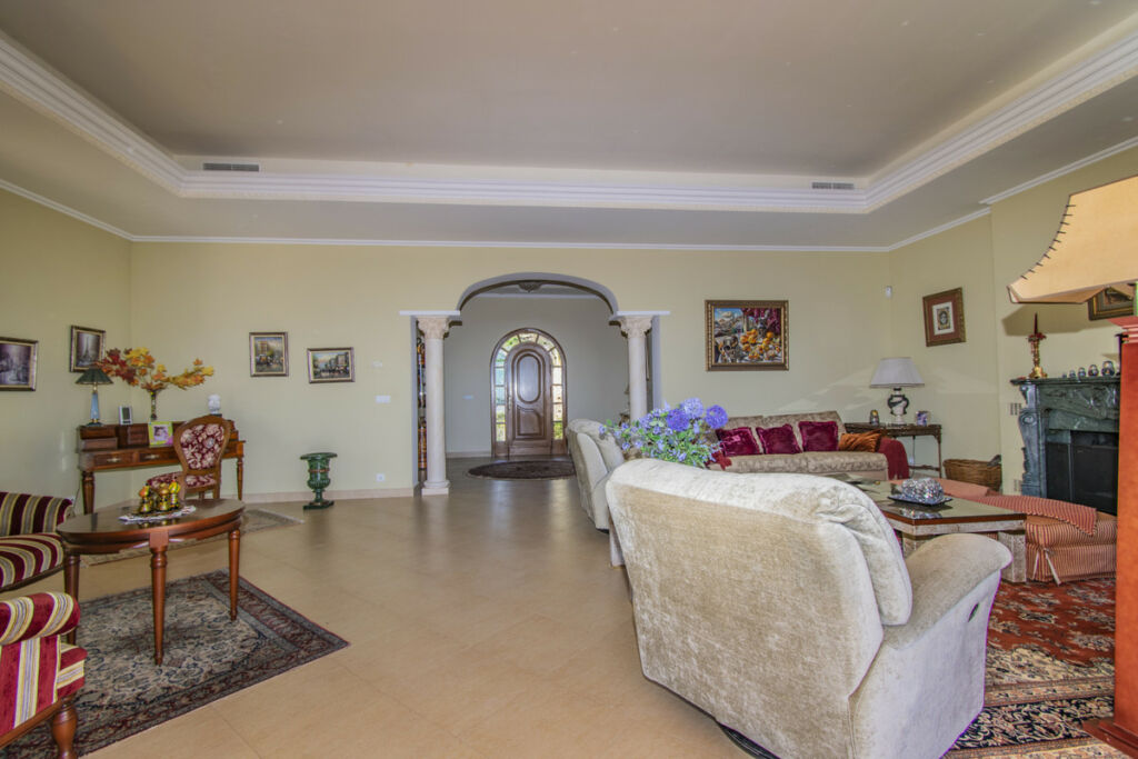 Detached Villa Estepona Málaga - image 19