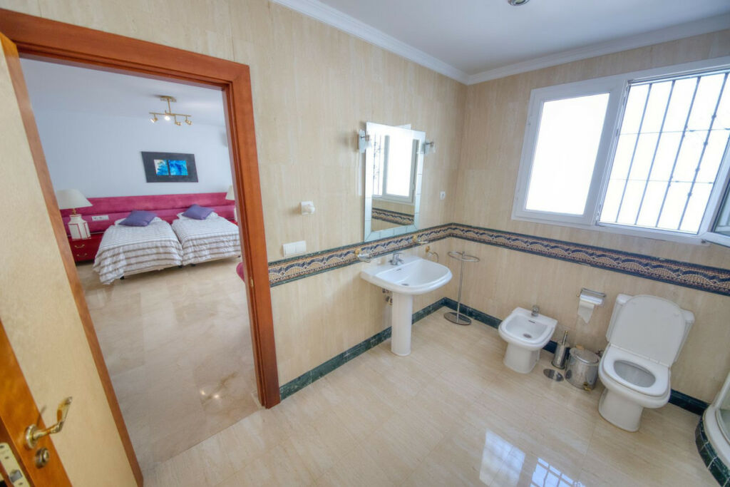 Detached Villa Benalmadena Málaga - image 19