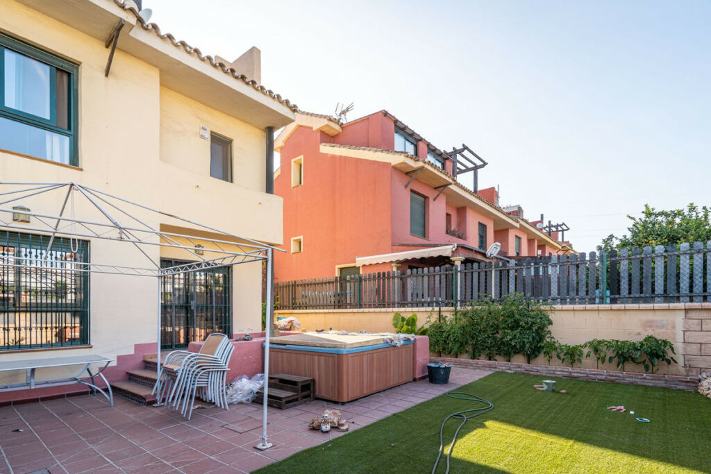 Townhouse Cancelada Málaga - image 2