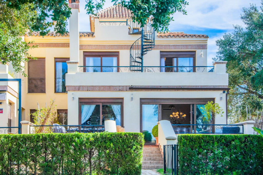 Semi-Detached House La Mairena Málaga - image 2