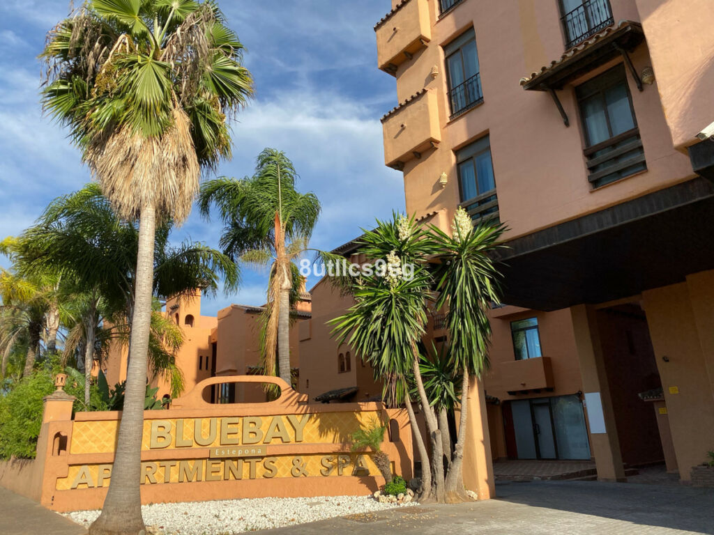 Middle Floor Apartment Estepona Málaga - image 2