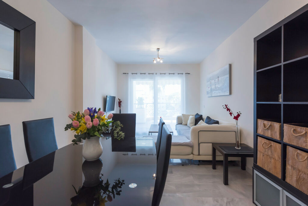 Middle Floor Apartment Calahonda Málaga - image 2