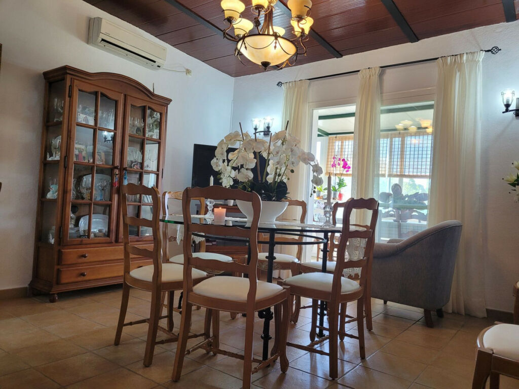 Detached Villa Estepona Málaga - image 2