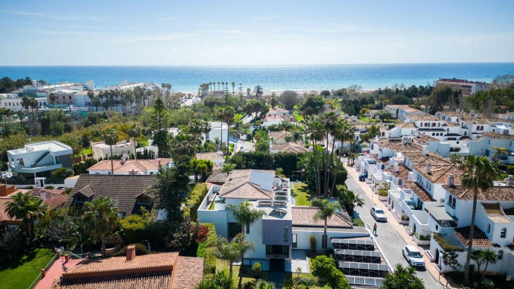 Detached Villa Costalita Málaga - image 2