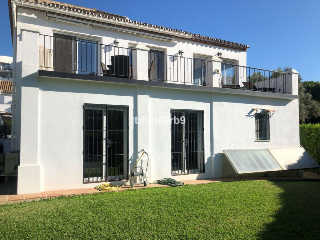 Detached Villa Benamara Málaga - image 2