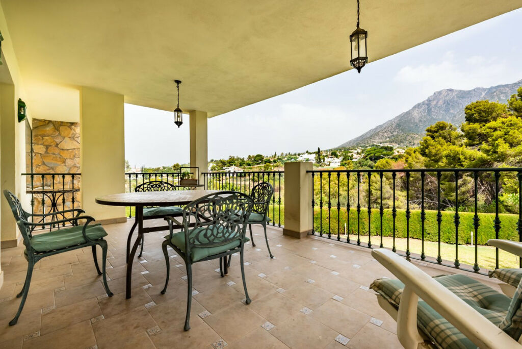 Detached Villa Marbella Málaga - image 2
