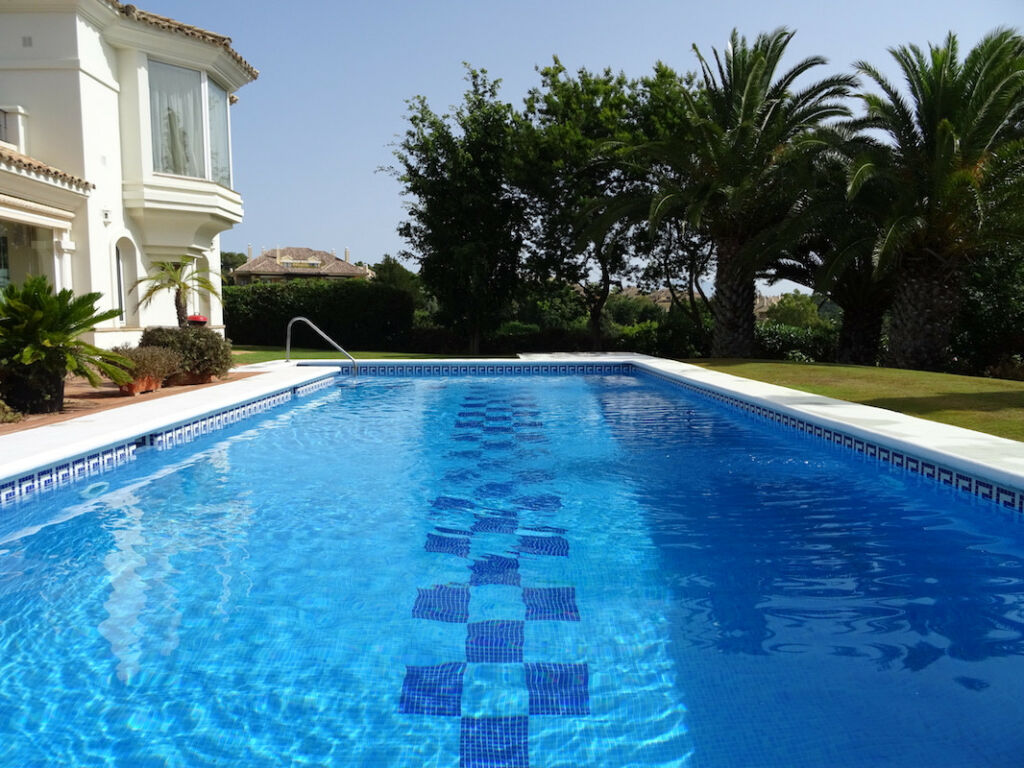 Detached Villa Sotogrande Alto Cádiz - image 2