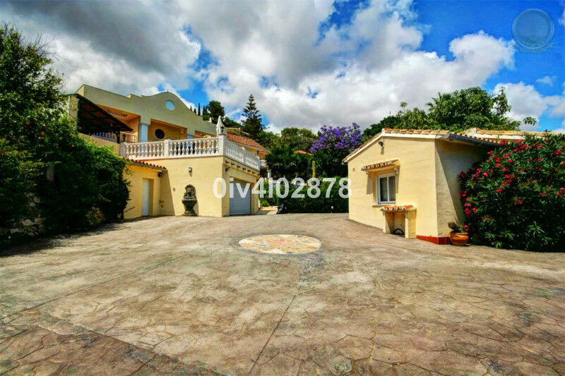 Detached Villa Benalmadena Pueblo Málaga - image 2