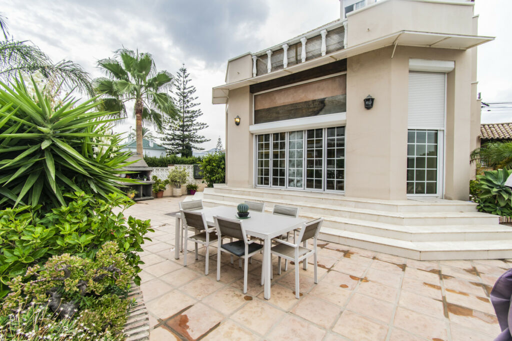 Detached Villa San Pedro de Alcántara Málaga - image 2