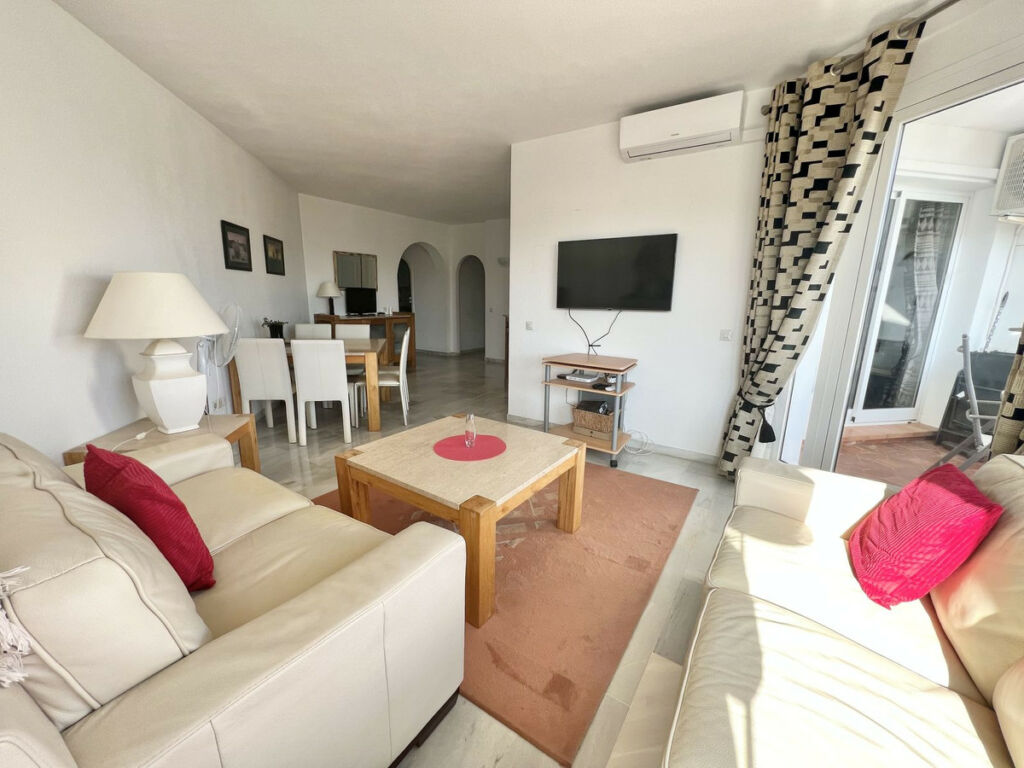 Middle Floor Apartment Calahonda Málaga - image 2