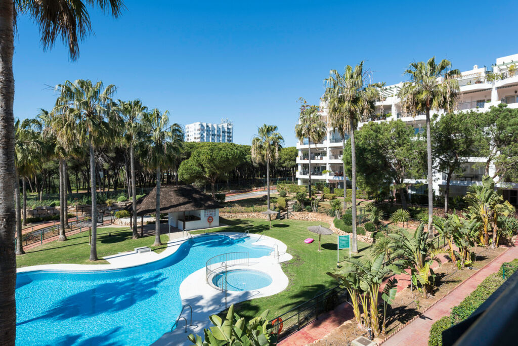 Middle Floor Apartment Calahonda Málaga - image 20