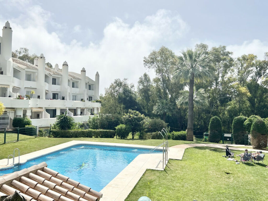Middle Floor Apartment Calahonda Málaga - image 19