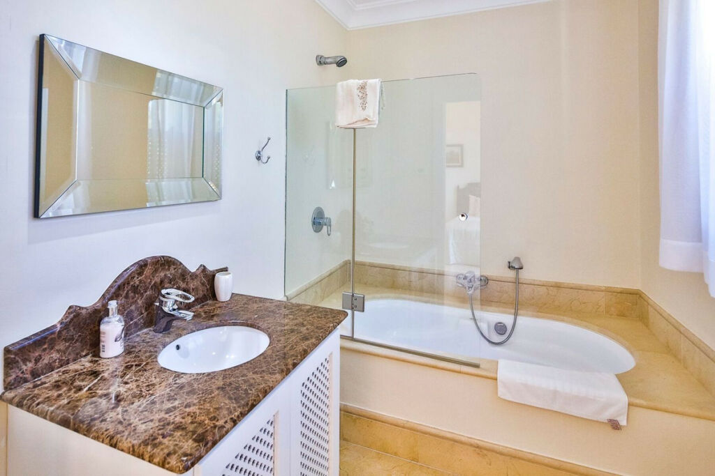 Detached Villa Sotogrande Alto Cádiz - image 20