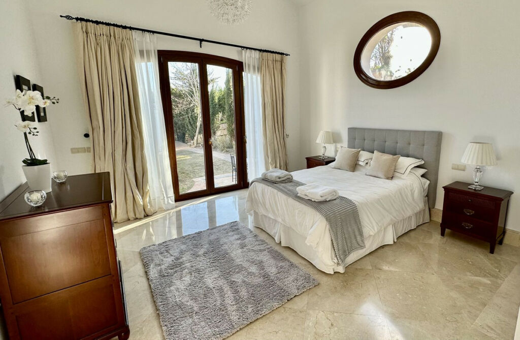 Detached Villa Sotogrande Alto Cádiz - image 21