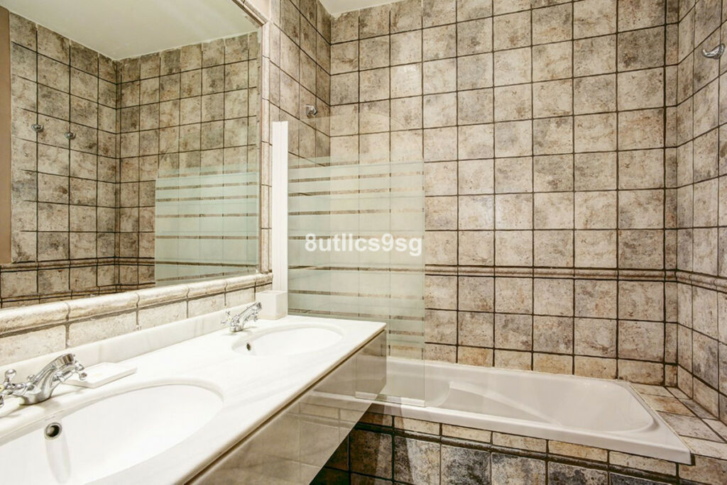 Middle Floor Apartment Estepona Málaga - image 11