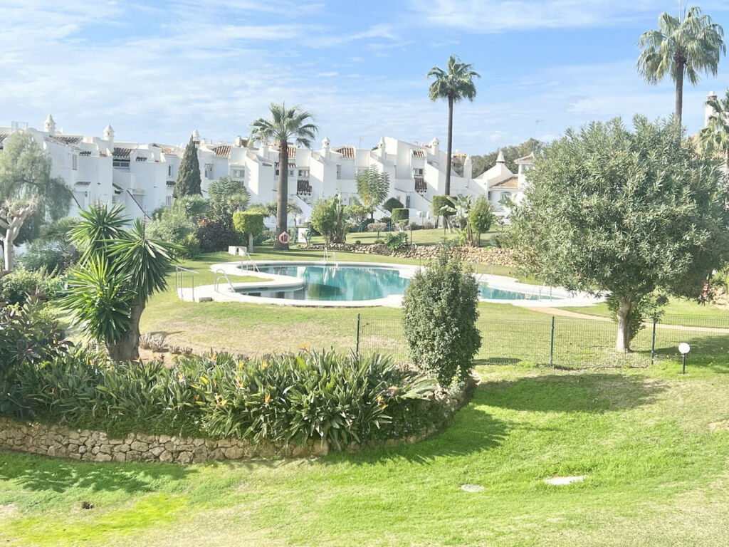 Middle Floor Apartment Calahonda Málaga - image 20