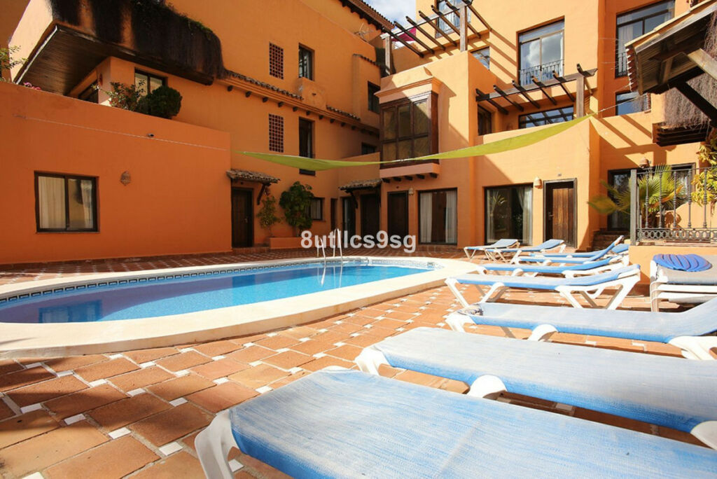 Middle Floor Apartment Estepona Málaga - image 12