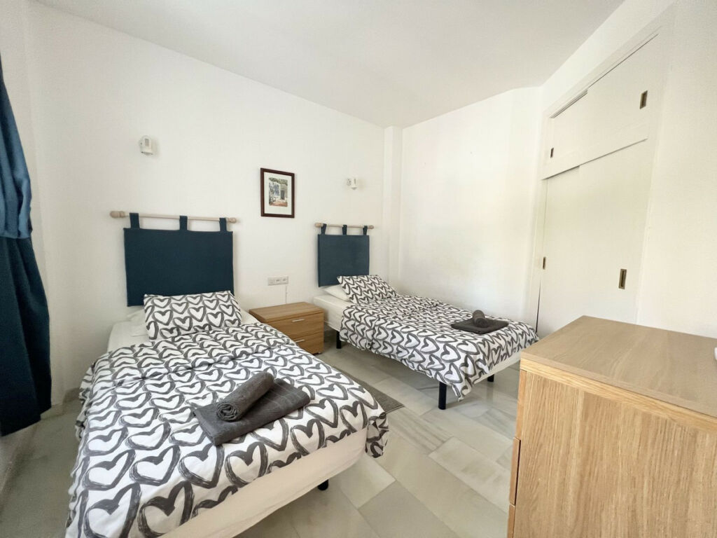 Middle Floor Apartment Calahonda Málaga - image 21