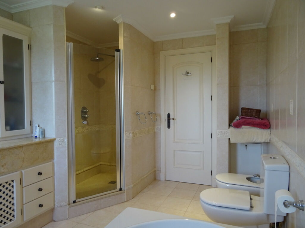 Detached Villa Sotogrande Alto Cádiz - image 22