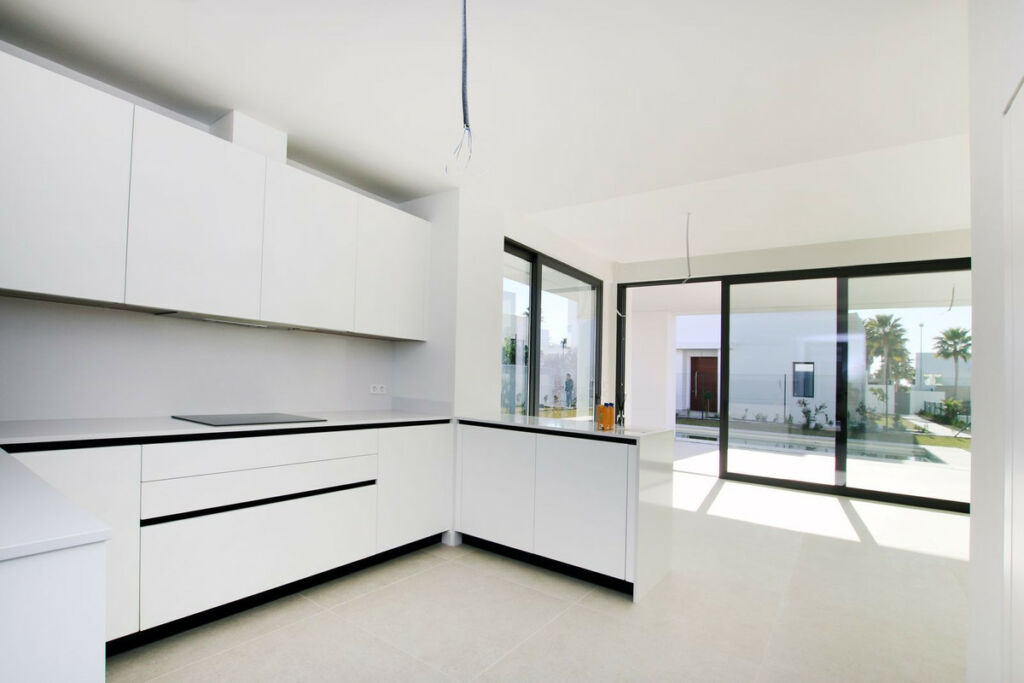 Detached Villa Río Real Málaga - image 24