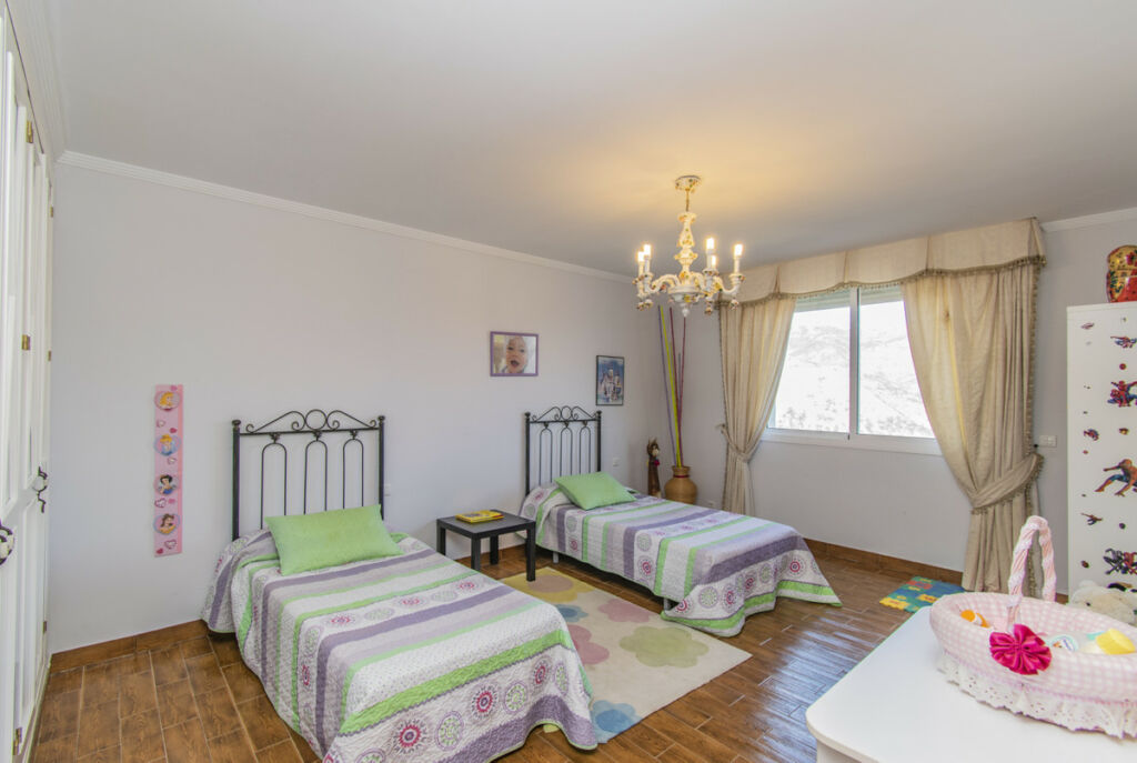 Detached Villa Estepona Málaga - image 25