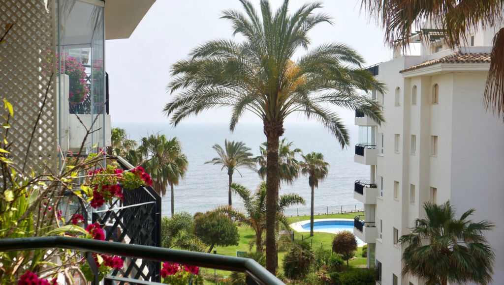 Middle Floor Apartment Calahonda Málaga - image 25