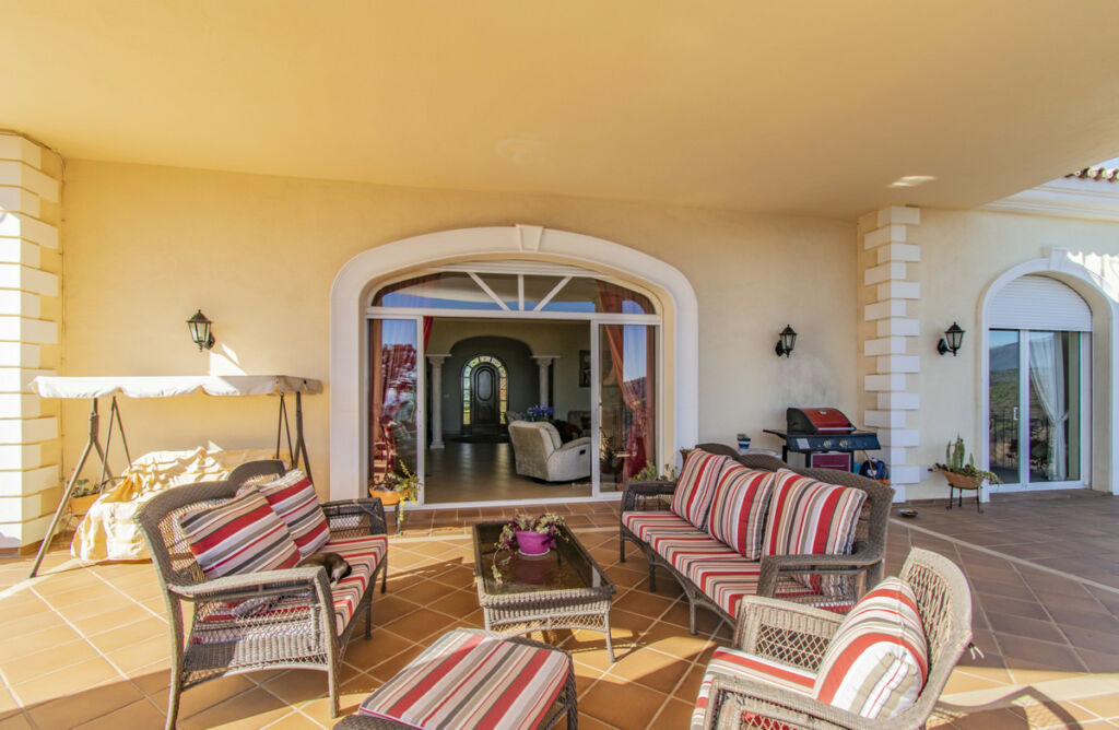 Detached Villa Estepona Málaga - image 28