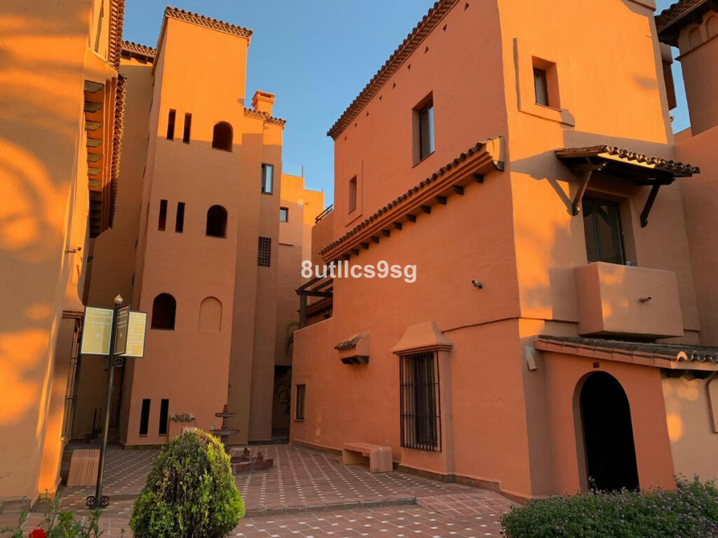 Middle Floor Apartment Estepona Málaga - image 19