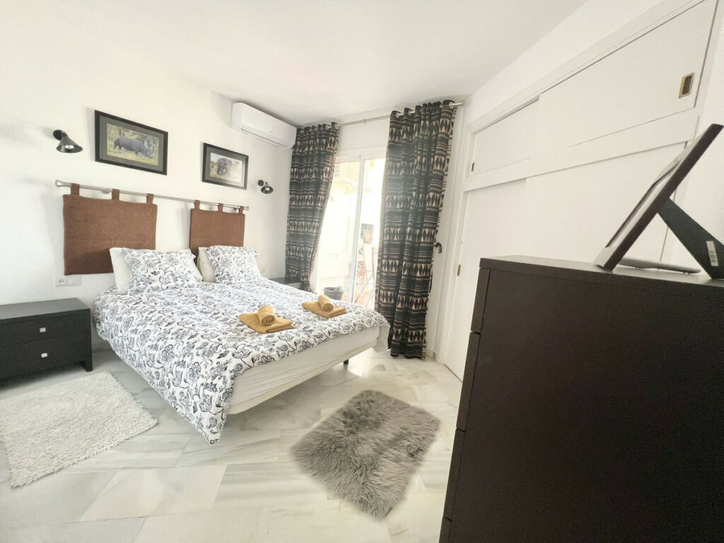 Middle Floor Apartment Calahonda Málaga - image 27