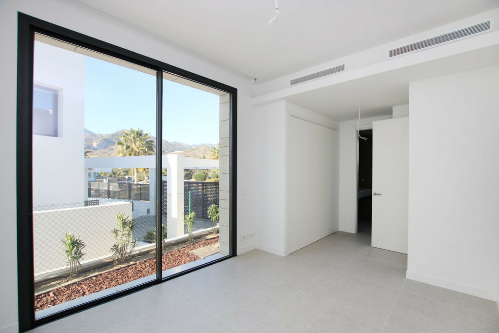 Detached Villa Río Real Málaga - image 30