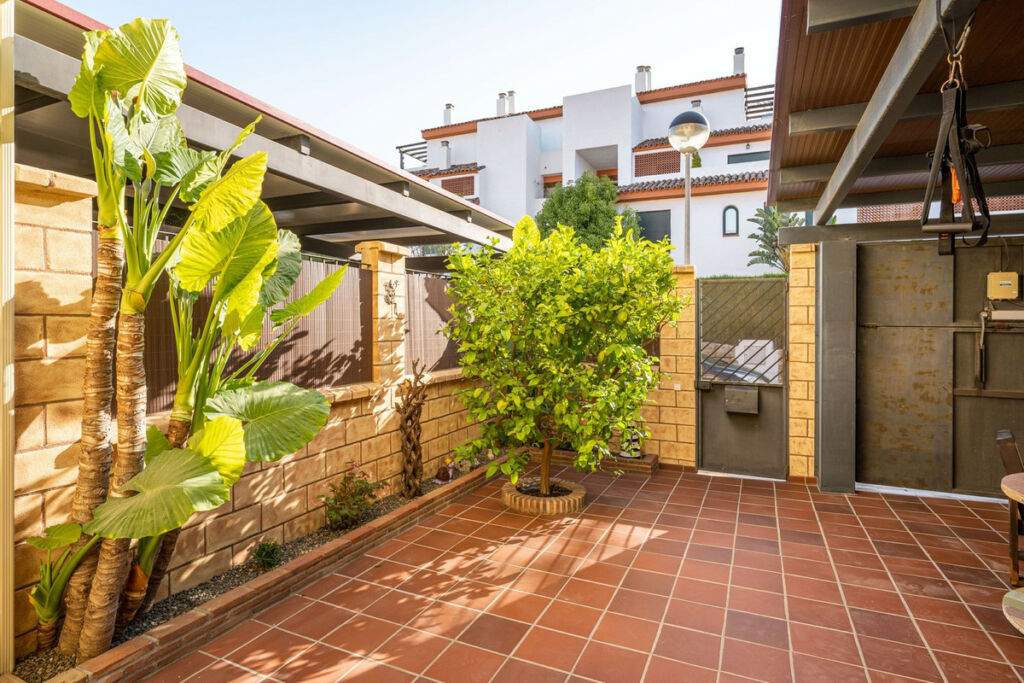 Townhouse Cancelada Málaga - image 3