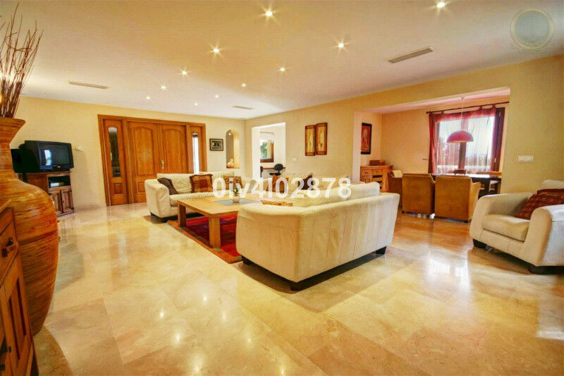 Detached Villa Benalmadena Pueblo Málaga - image 3