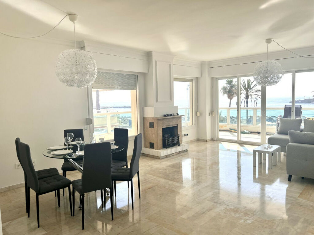 Middle Floor Apartment Fuengirola Málaga - image 3