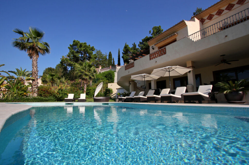 Detached Villa El Madroñal Málaga - image 3