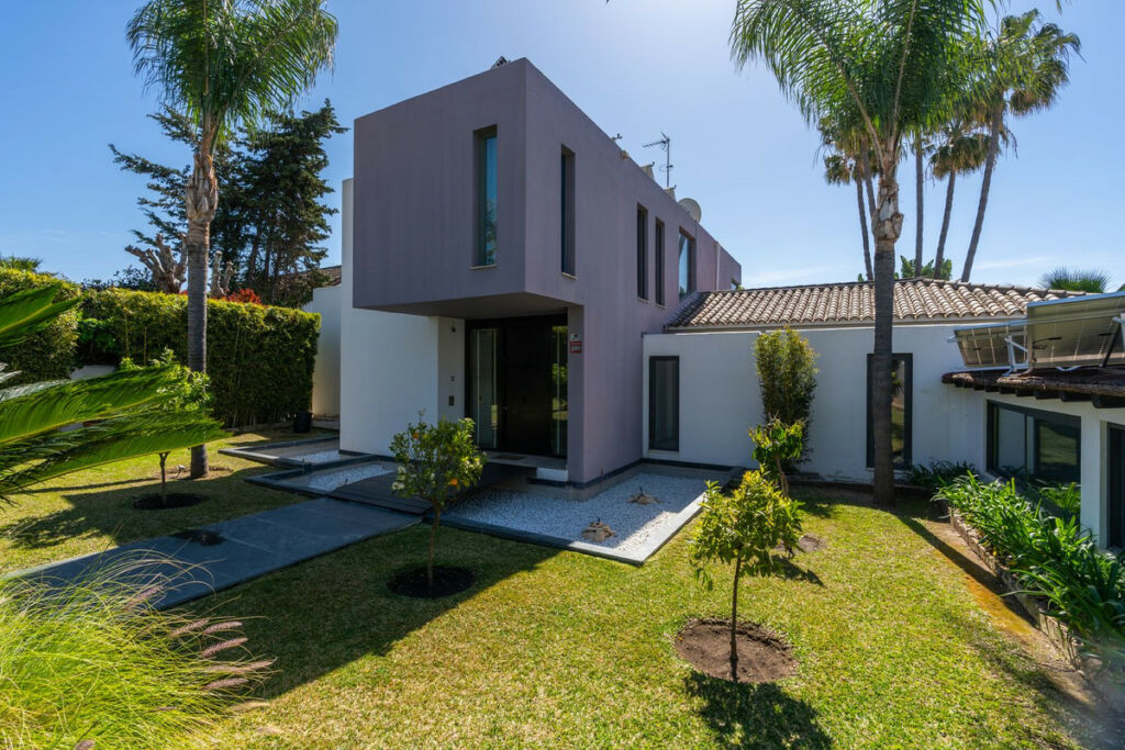 Detached Villa Costalita Málaga - image 3