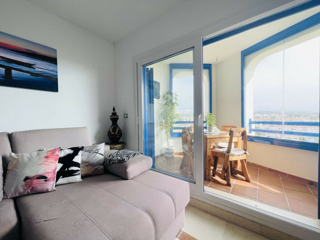 Middle Floor Apartment San Luis de Sabinillas Málaga - image 3