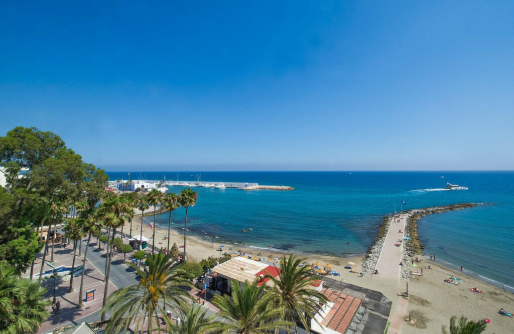 Middle Floor Apartment Marbella Málaga - image 3